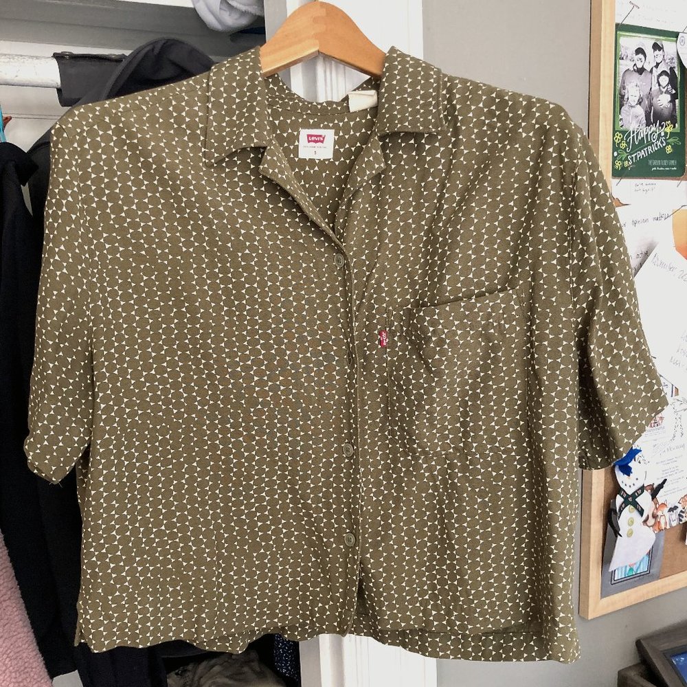 Cute Levis Collared Crop Top